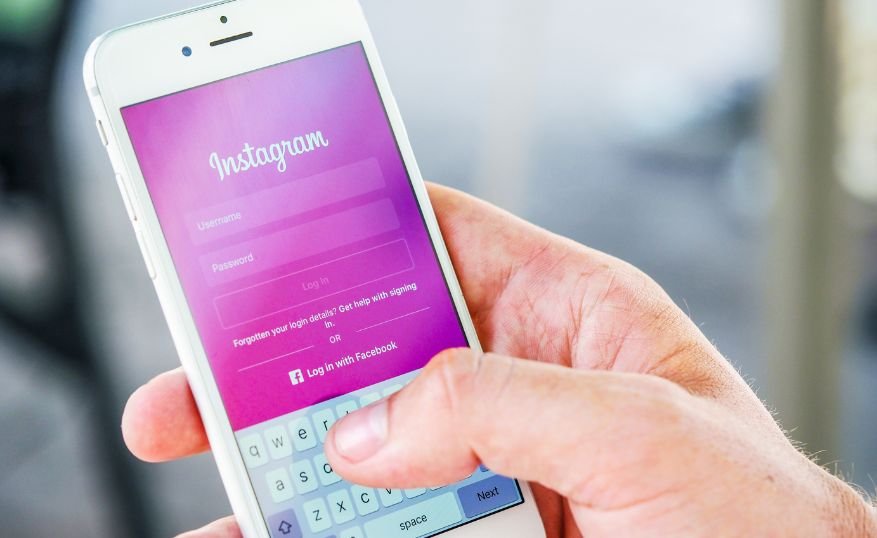 Top 5 Social Media Platforms Dominating the UAE Right Now 2 instagram plateform